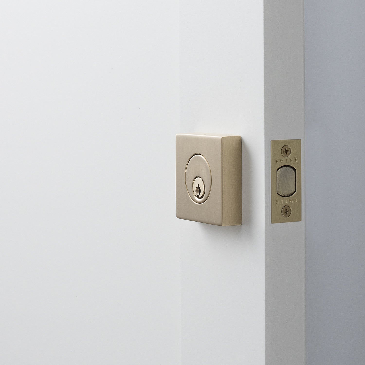sku_image,berlin-deadbolt-600098,false,true