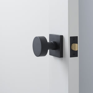 sku_image,berlin-door-set-with-cylinder-knob-flat-black-613487,false,true