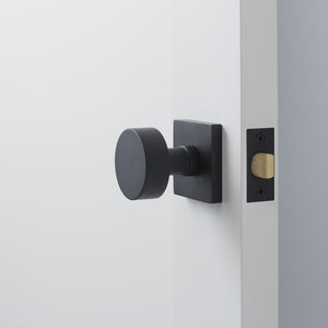sku_image,berlin-door-set-with-cylinder-knob-600815,false,true