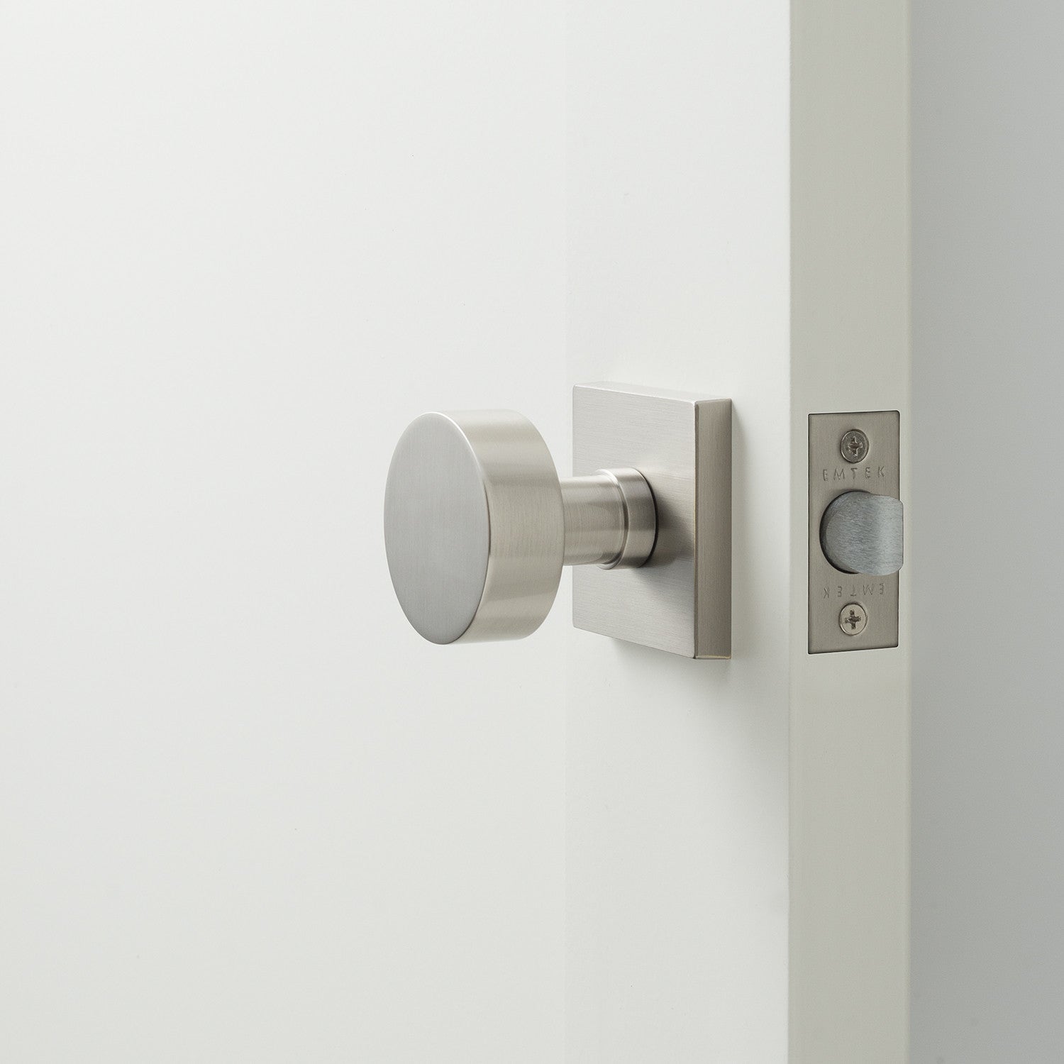 sku_image,berlin-door-set-with-cylinder-knob-600775,false,true