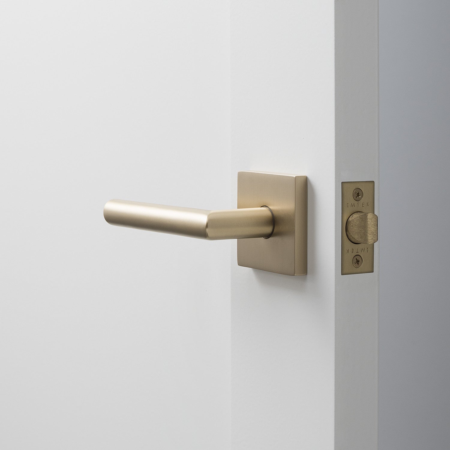 sku_image,berlin-door-set-with-otto-lever-satin-brass-612207,false,true