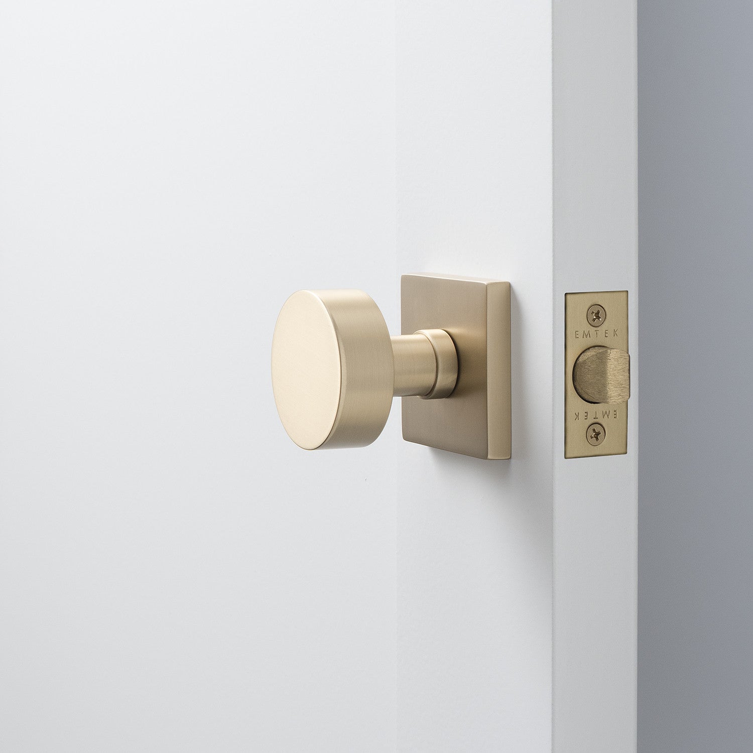 sku_image,berlin-door-set-with-cylinder-knob-satin-brass-612307,false,true