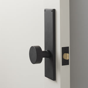 sku_image,tate-door-set-with-cylinder-knob-flat-black-606625,false,true